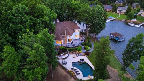 Lake Norman of Catawba House | Paradise Pointe by AvantStay
