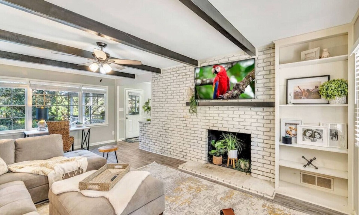 Windwood House | Parks/Shop/River Trails-Dunwoody Perimeter (Lakeb)