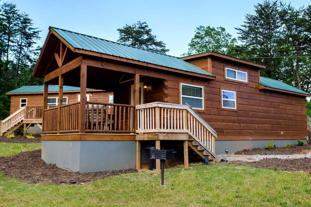 Mill Spring Cabin | Peaceful Cabin Close to Tryon and the Foothills near Lake Lure in Mill Springs, North Carolina