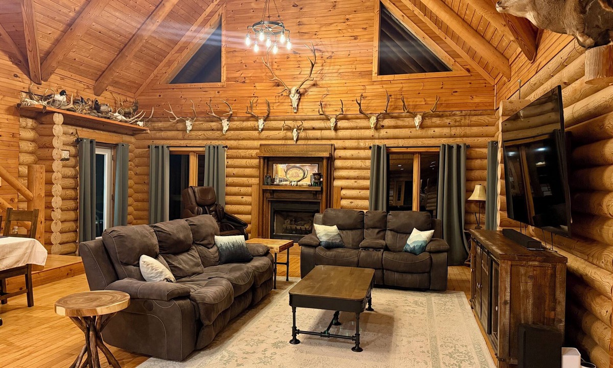 Wiley Cabin | Peaceful Cabin on 6 acres, early check-in, late check-out. 3 master bedrooms