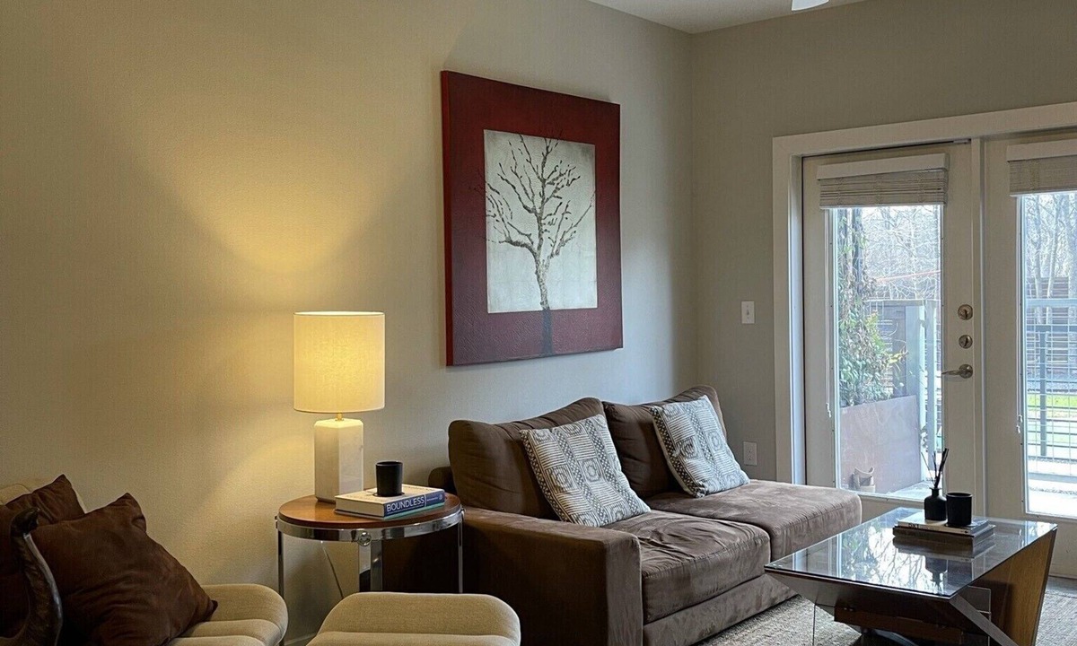 Galindo Apartment | PEACEFUL /COZY & LARGE 1 BEDROOM APT GROUND FLOOR W/OUTDOOR SPACE