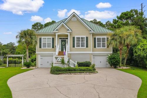 North Litchfield Beach House | Peaceful Getaway-Resort Access; Golf Cart Included