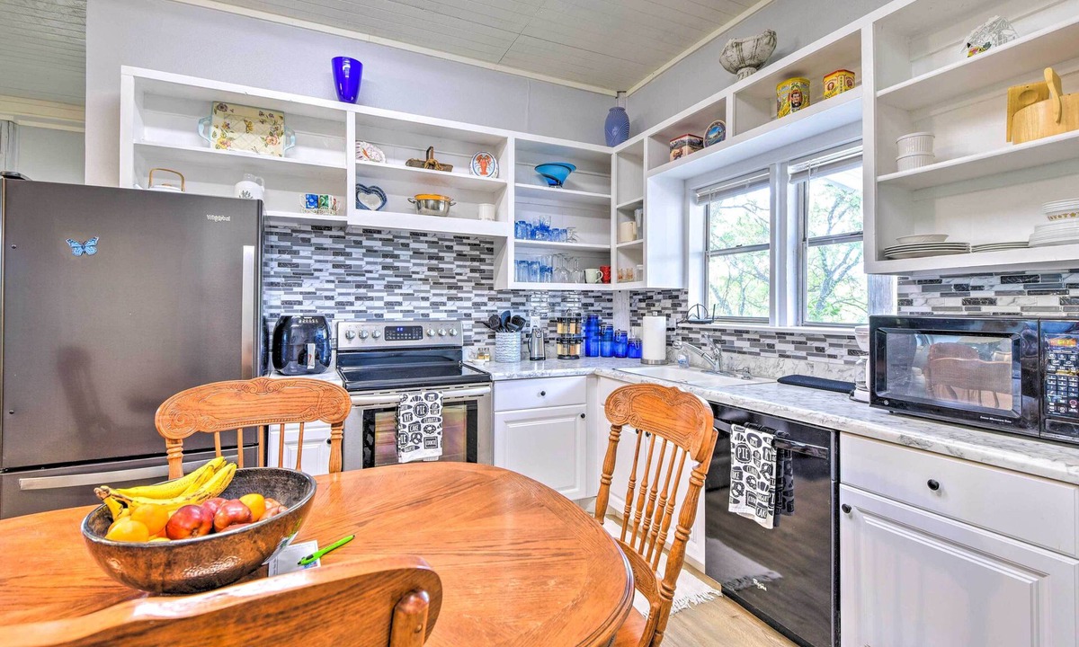 Weatherford Cottage | Peaceful Yard + Seasonal Pool: Weatherford Cottage
