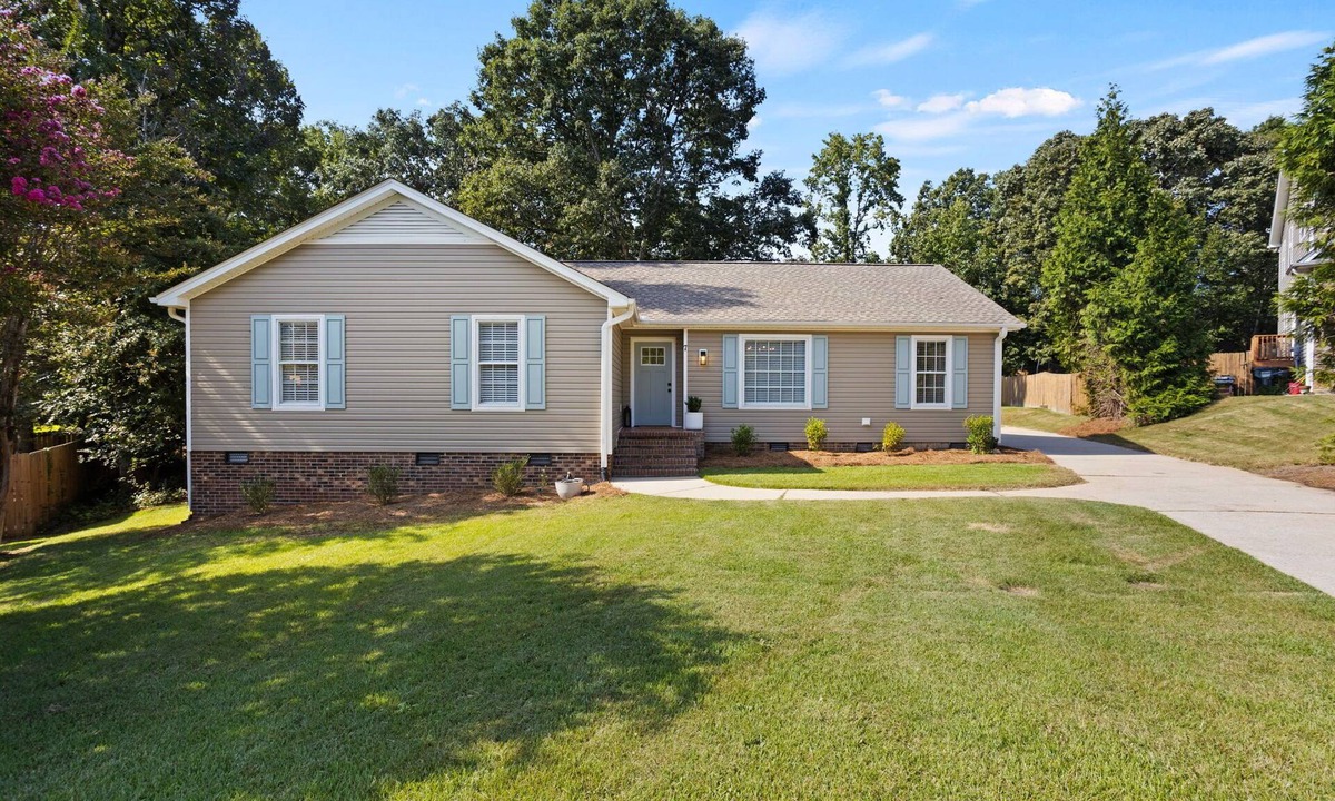 Greenville - Spartanburg Cottage | Pebble Creek Cottage in Taylors 15 minutes to Downtown Greenville