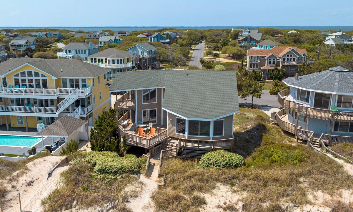 Duck House | Pelican Post – Oceanfront 4BR Duck Cottage with Private Walkway, Big Views and D