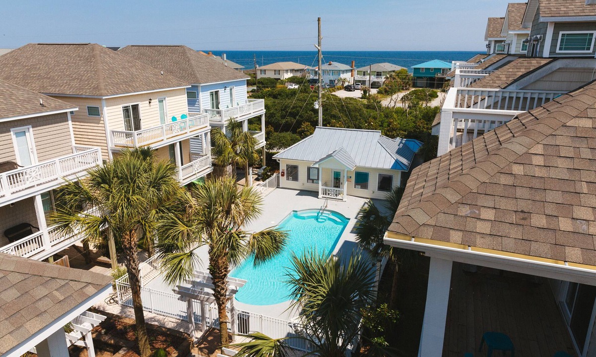 Surf City House | Perfect for 2 families. 2 MBRs. Elevator, 4 min walk 2 beach, pool and clean!