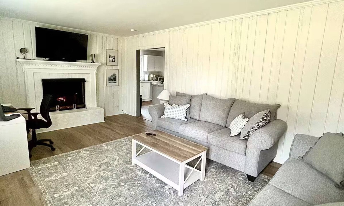 Winston - Salem House | Perfect for small families and professionals!