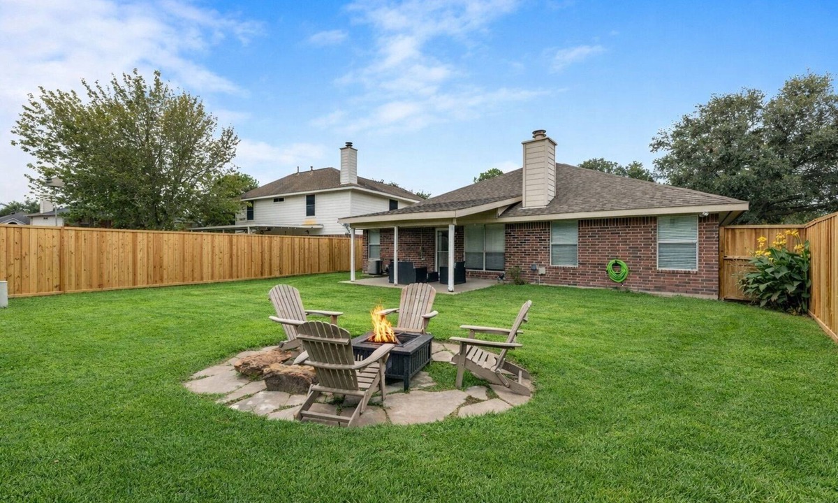 Barker Villa | Perfect Harmony - Near Stadiums, Airport & Downtown