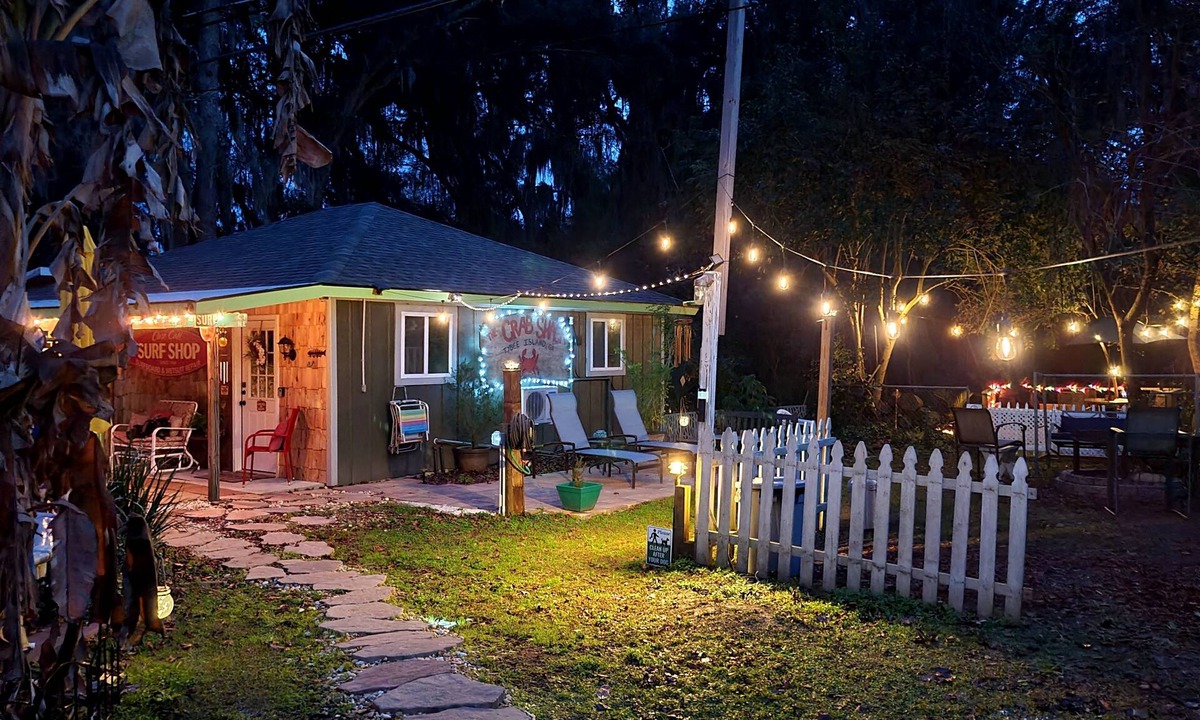 Savannah Cottage | Perfect Wilmington Island Location. Plz read full description. You'll be glad!
