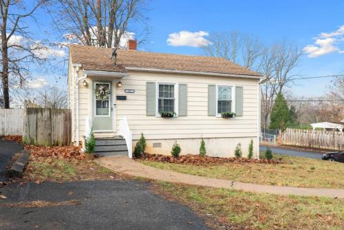 Lynchburg House | Perrymond - Cozy Cottage, 10 Min To Downtown, Near LU & UL