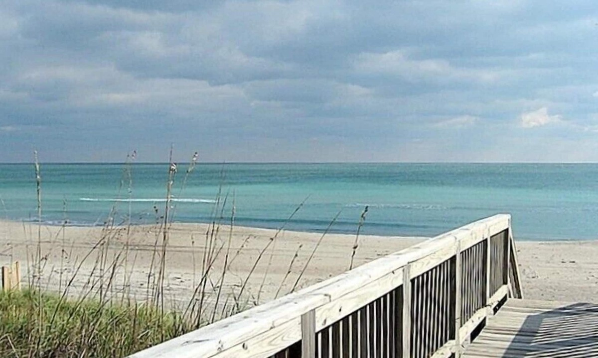 Emerald Isle Cottage | Pet Friendly And Cozy Oceanfront Cottage w/Views From Nearly Every Room