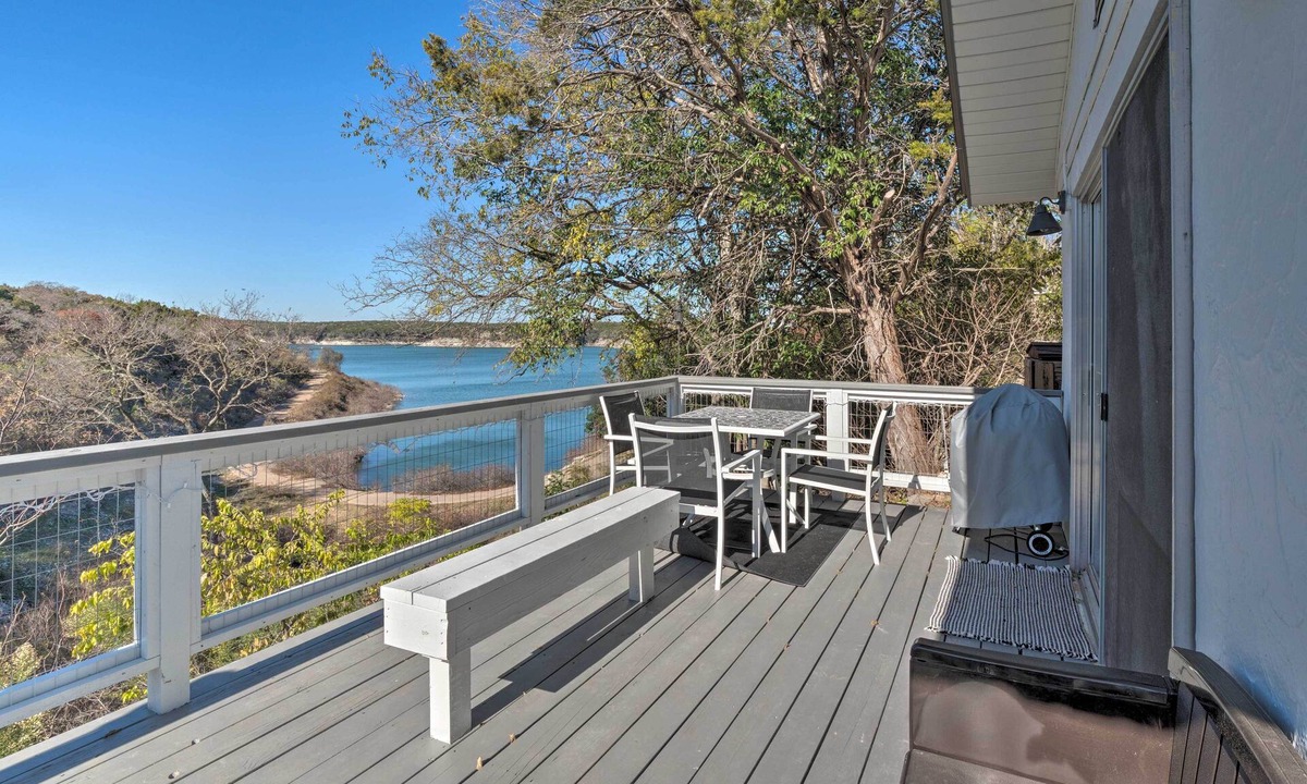 Belton Apartment | Pet-Friendly Belton Lake Studio w/ Deck & Kayaks!
