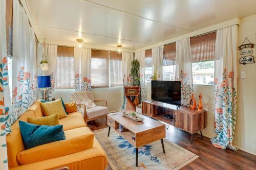 Brownwood House | Pet-Friendly Brownwood Home: Walk to Lake!