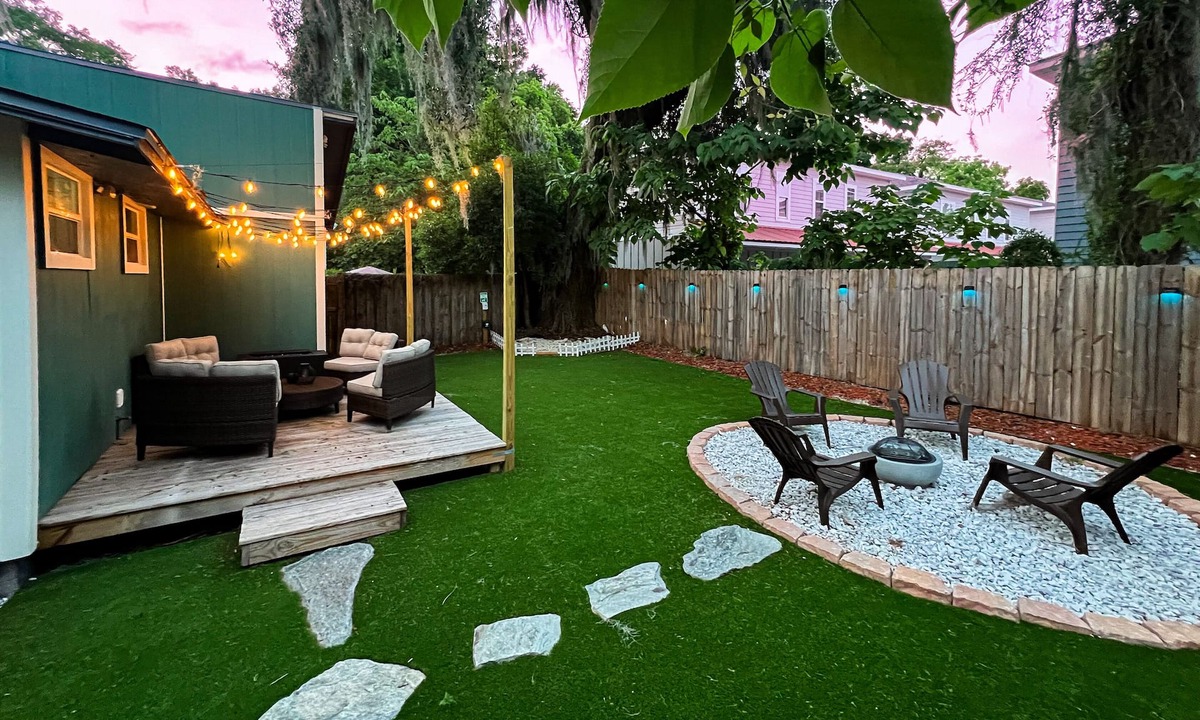 Pleasant Street House | Pet-Friendly Bungalow - Close to UF & Downtown!