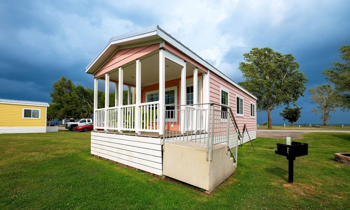 Coinjock Cottage | Pet-Friendly Cottage in Amenity-Filled Currituck Sound Campground (J04)