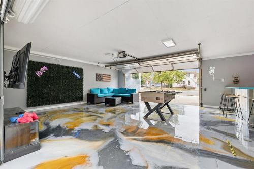 New Baltimore House | Pet Friendly, Gated Backyard, Game room, Hot Tub