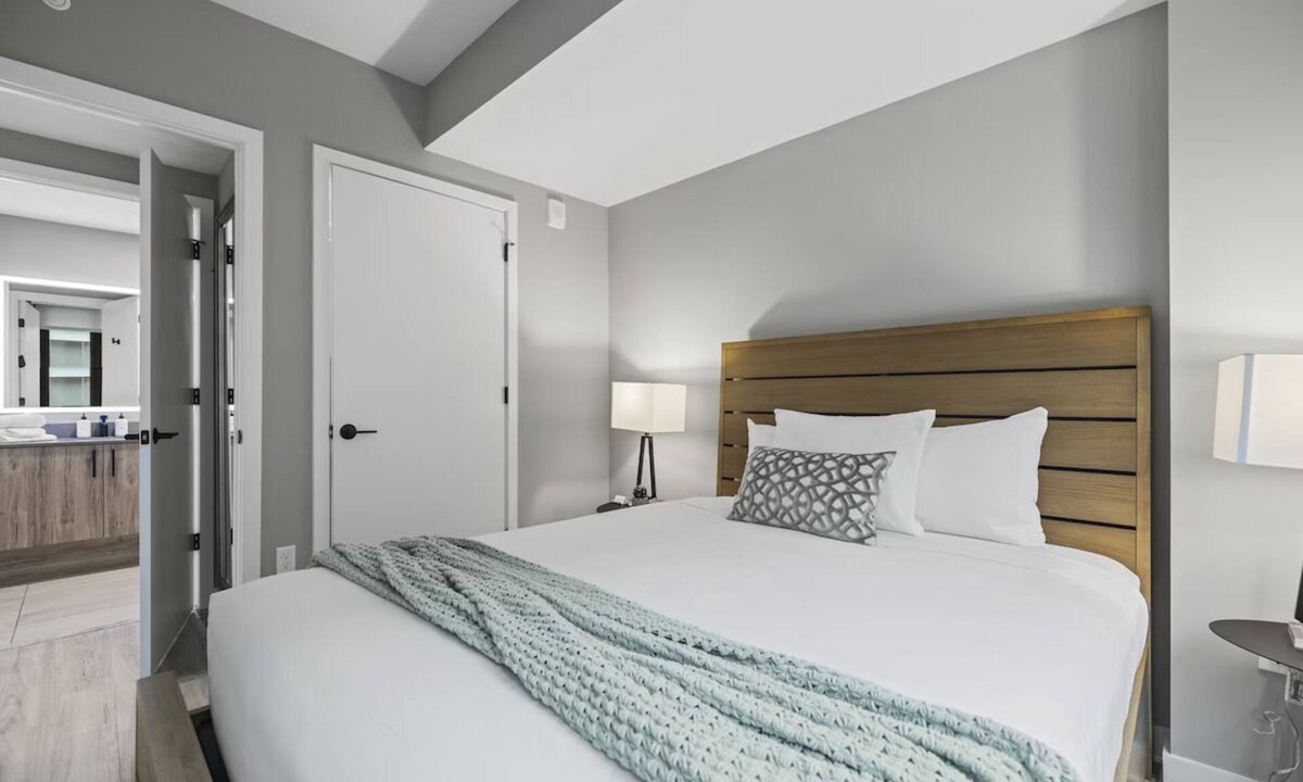 Navy Yard Apartment | Pet-Friendly Haven | Kitchen & Rooftop Views | Perfect for Extended Stays
