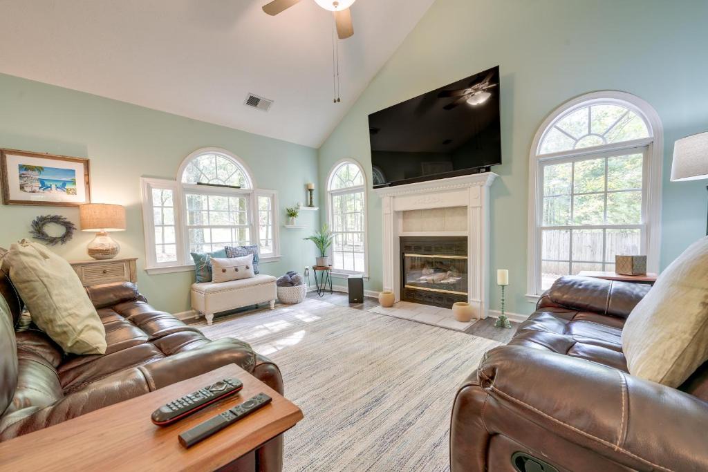 LaGrange House | Pet-Friendly LaGrange Vacation Rental w/Deck!