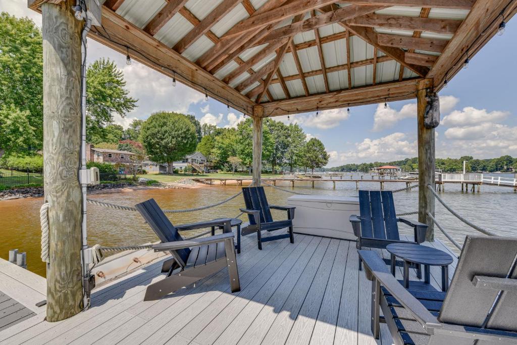 Mayhew House | Pet-Friendly Lake Norman Home with Boat Dock!