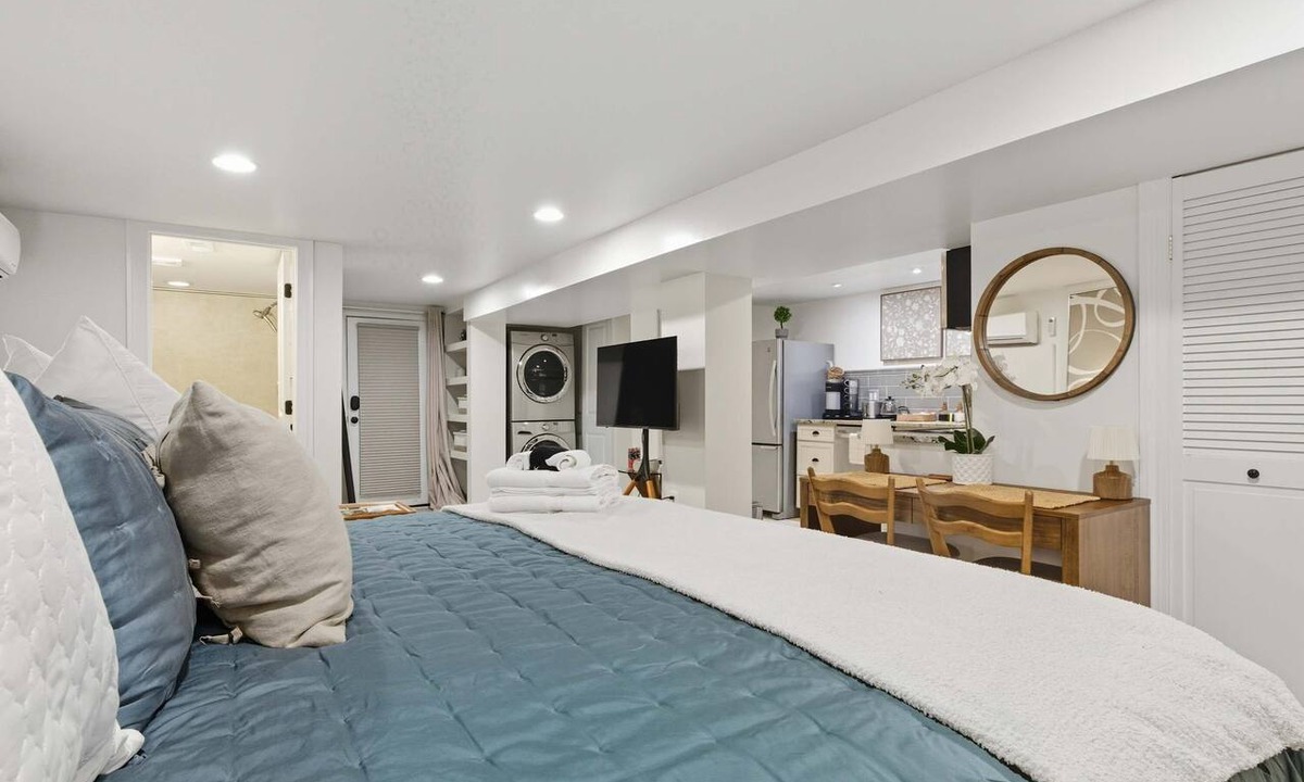 Petworth Apartment | Petworth Gem - Modern Studio Near METRO rail