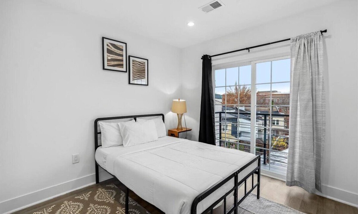 Petworth Bed & Breakfast | Petworth Urban Stay with Balcony and DC Views