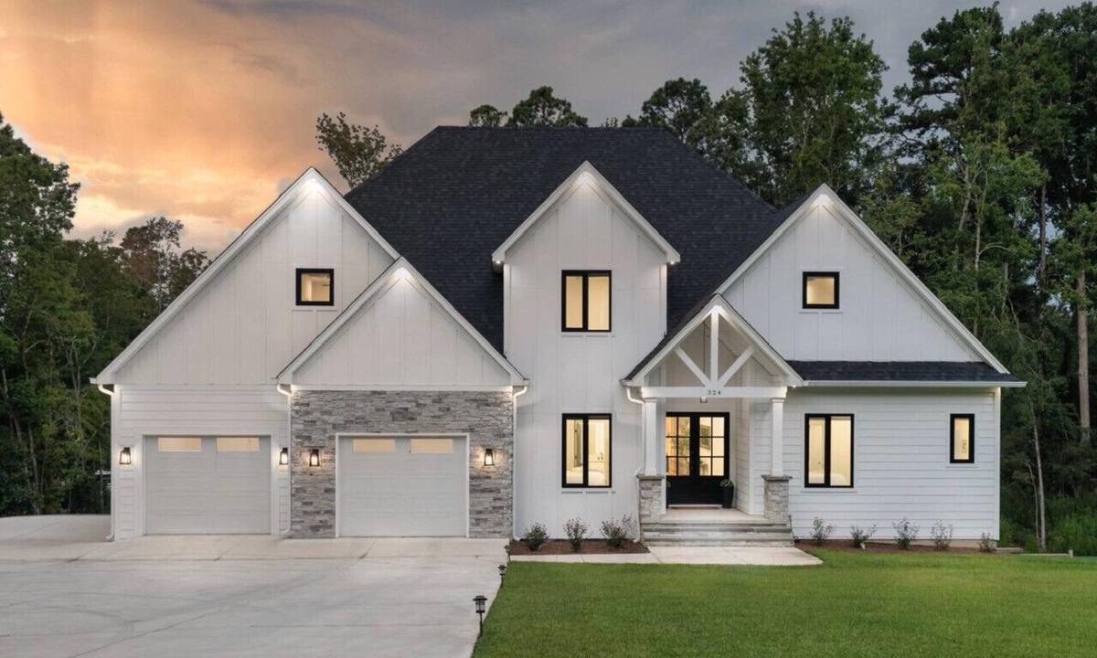 Chapin House | Pickleball Court + Hot Tub + Much More! Sleeps 30