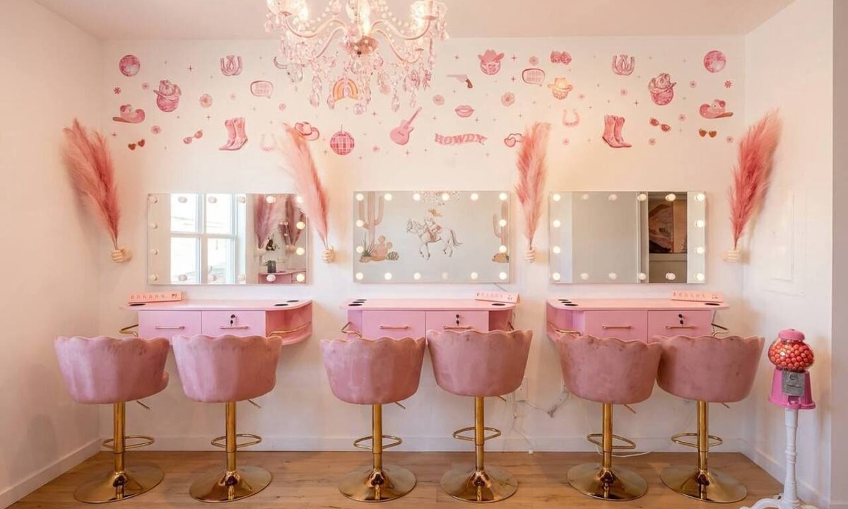 Central East Austin Apartment | Pink Longhorn Glam Getaway Near UT Downtown