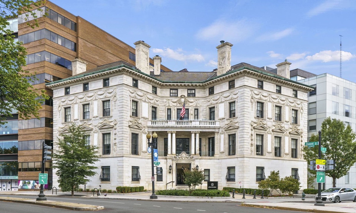 Dupont Circle Apartment | Placemakr Dupont Circle