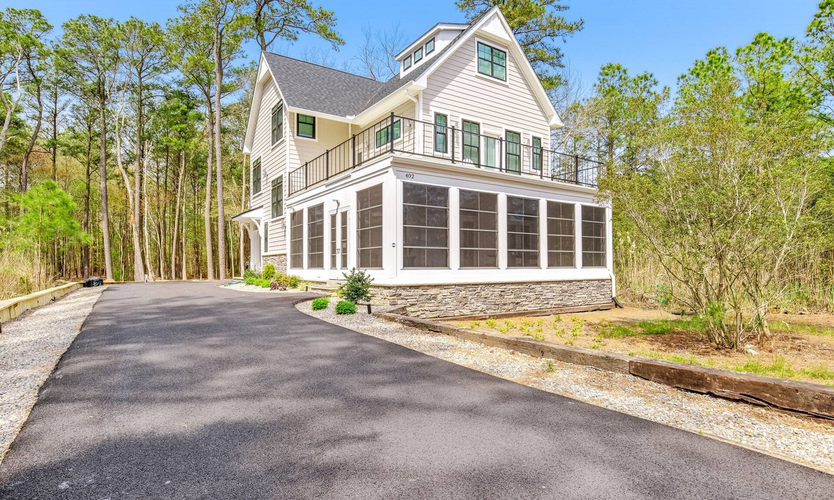 Bethany Beach House | Pond Acres paradise with sunroom, central AC, & washer/dryer