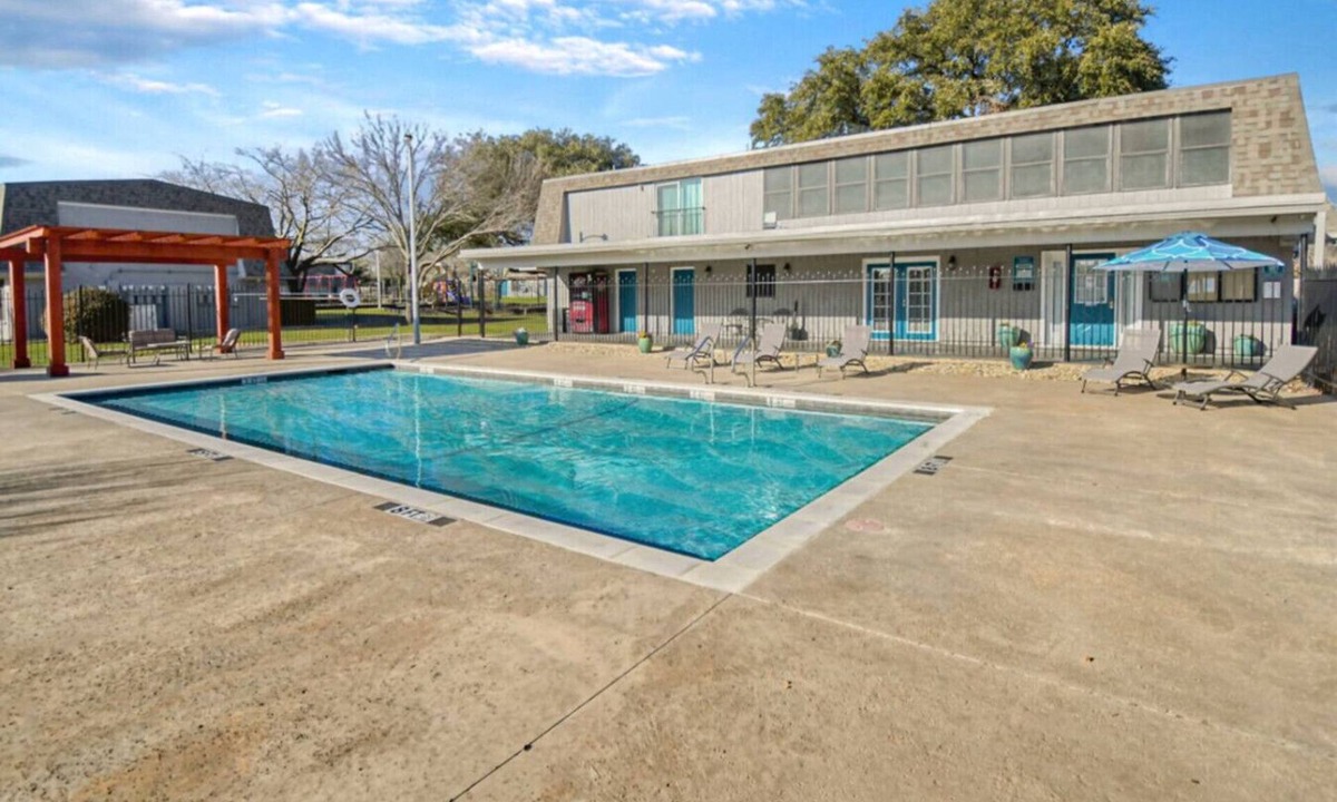 Sherman House | Pool, A+ location, washer/dryer, LongStayDiscounts