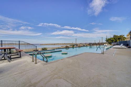 Graford House | Pool Access, Walk to Water! Possum Kingdom Cabin