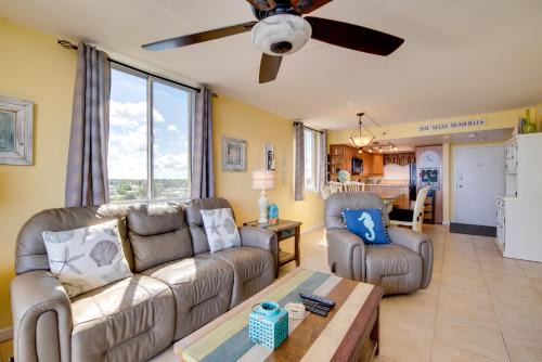 Hudson House | Pool Access: Waterfront Hudson Condo!