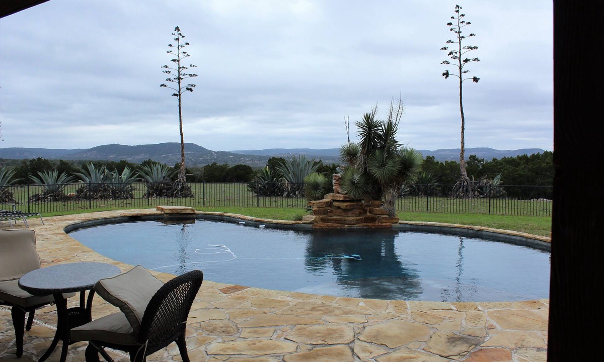 Bandera House | Pool, Hot tub, Incredible Views, stocked fishing pond, 6 bedrooms, Sleeps 17!