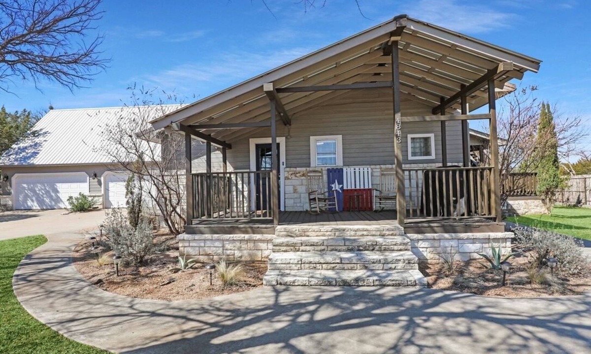 Graham House | Poolside at Possum Kingdom sleeps 6