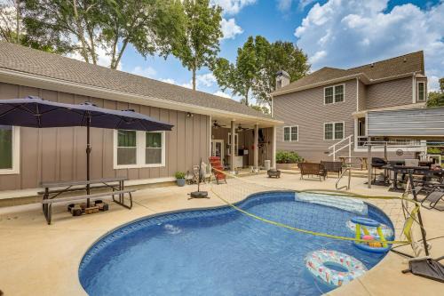 Jefferson House | Poolside Bliss! Family Home 1 Mi to Dtwn Jefferson