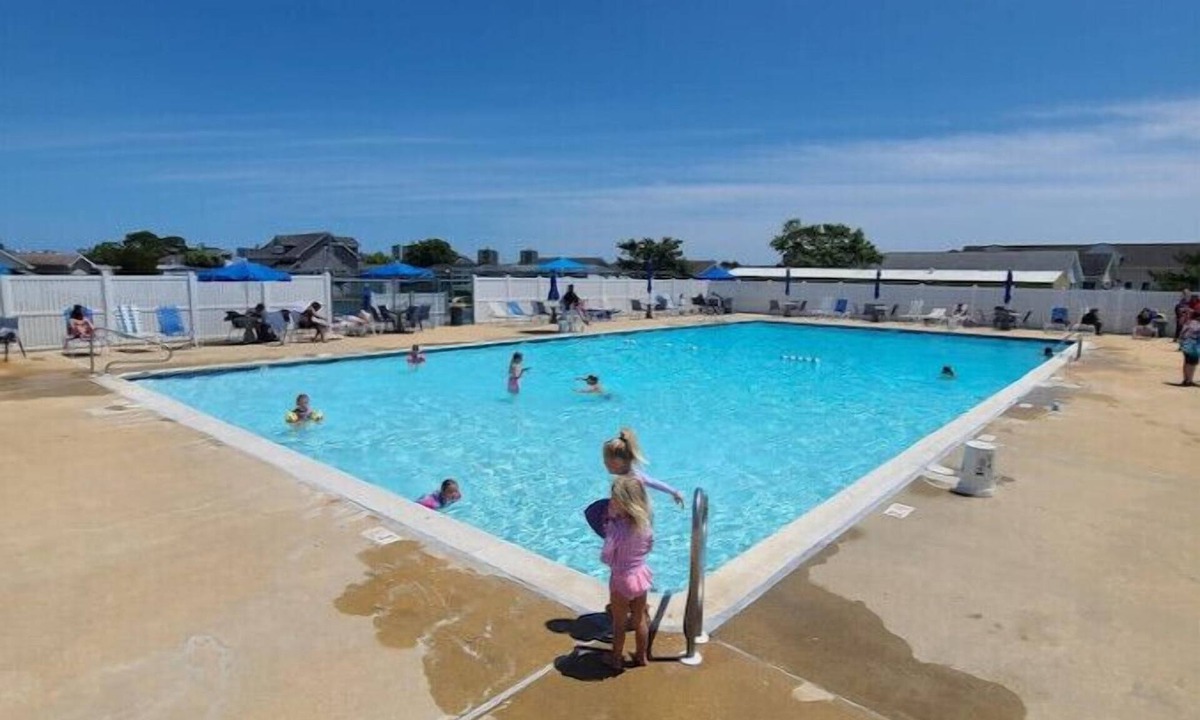 Montego Bay House | Poolside Paradise