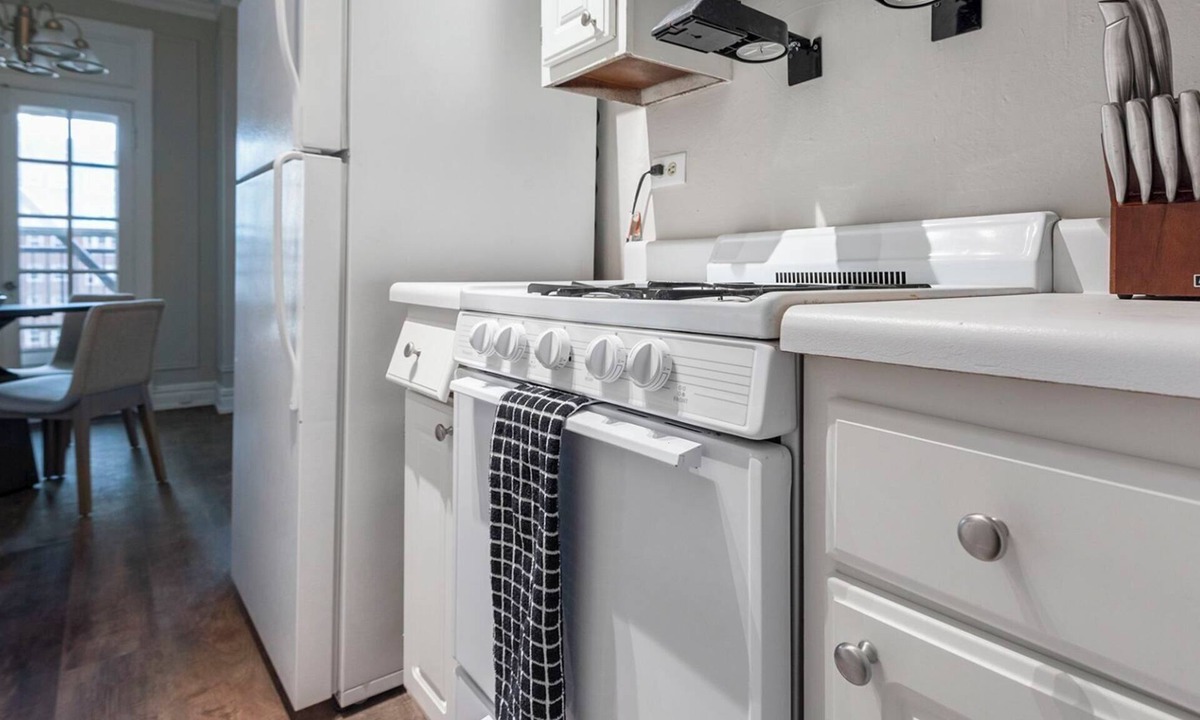 Washington Apartment | PoplarHouse 1BD+Den 14