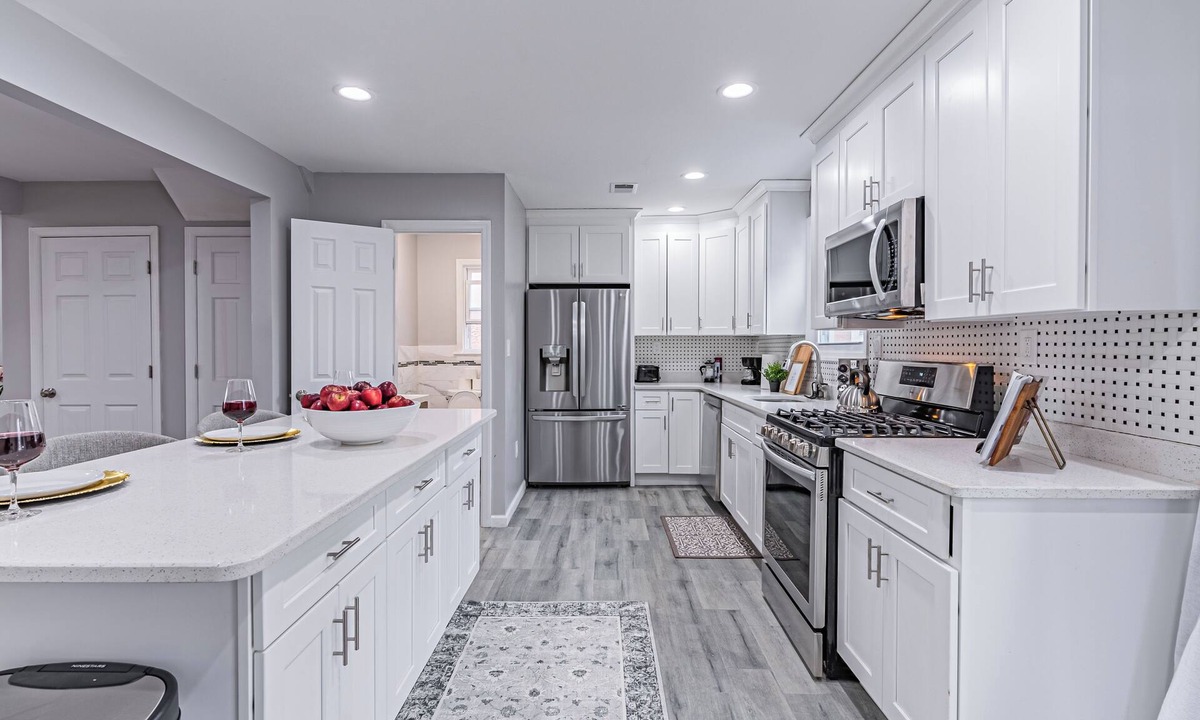 Plainfield House | Posh Living Spacious 4-bedroom Duplex in lovely Plainfield