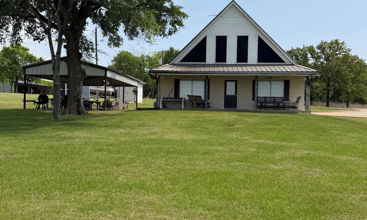 Cotton Gin House | Prime lakefront location with private covered pavilion.
