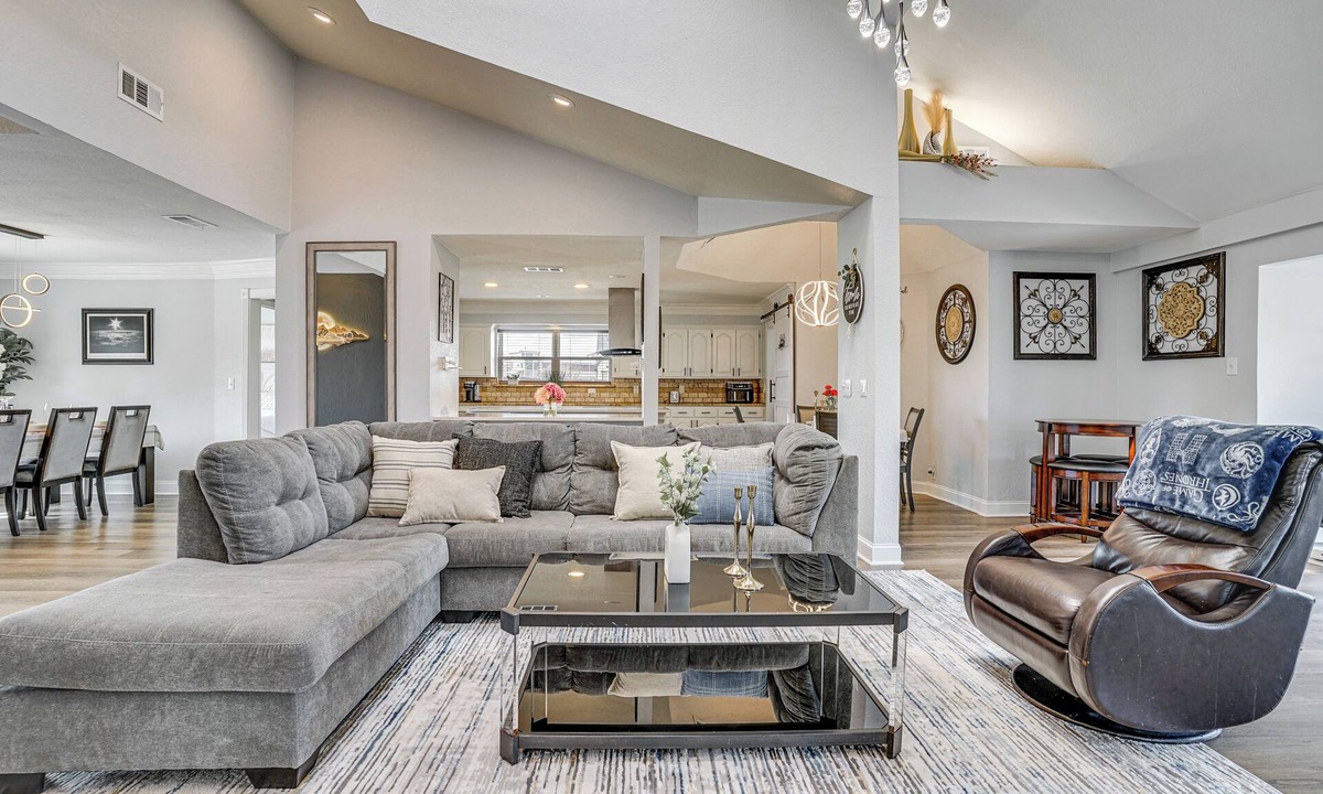 Tarrant County House | Private 1-Acre Hideaway, 2 Mi to Joe Pool Lake!
