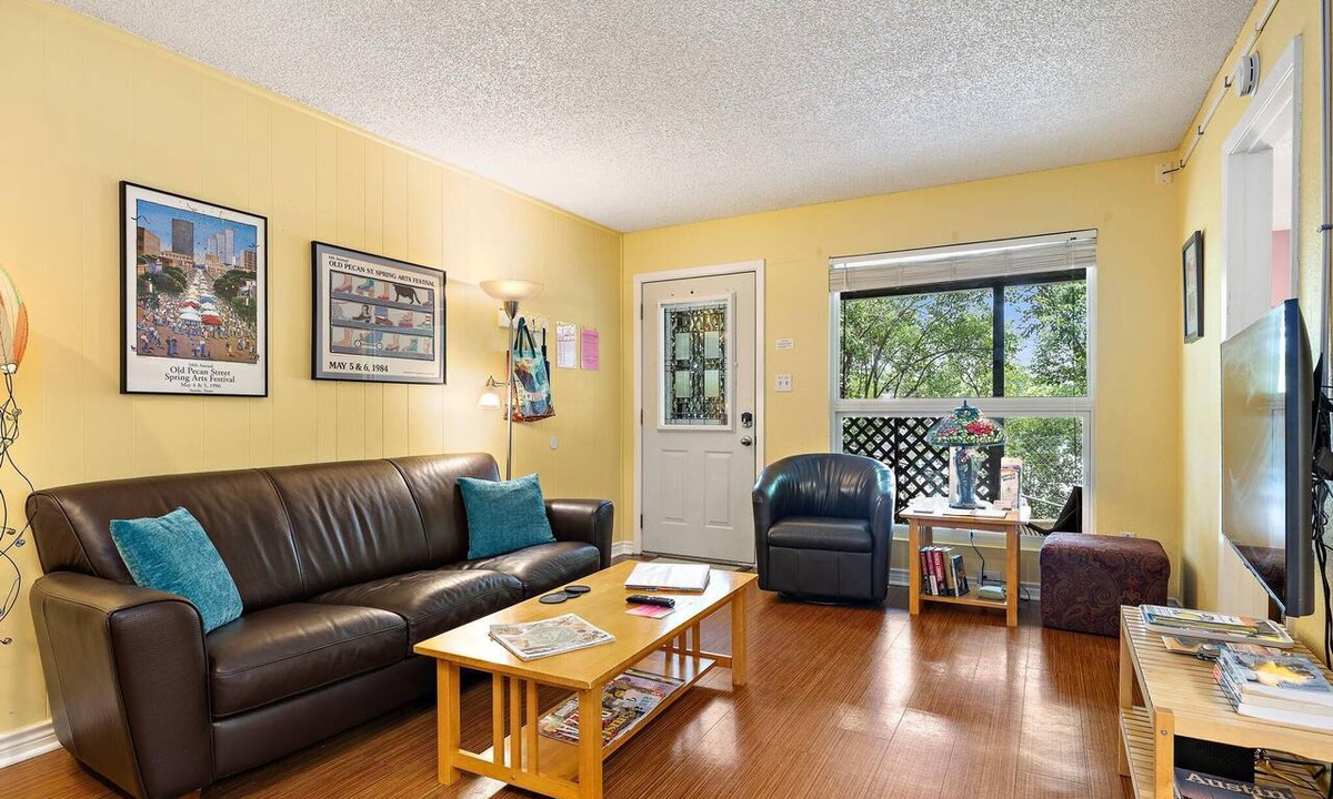 Barton Hills Condo | Private, 1 King bed, Patio; .33 mi to Zilker Park/Barton Springs, @2 mi to DT!