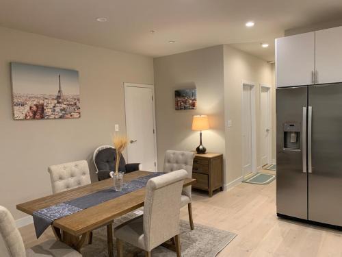 Washington Apartment | Private 2BR Apartment - Free Off Street Parking, Fast Wi-Fi & Laundry