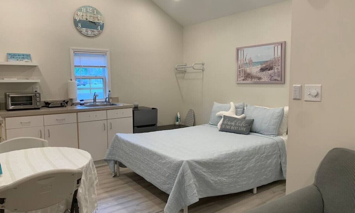 Winterville Cottage | Private Beachy Tiny Home