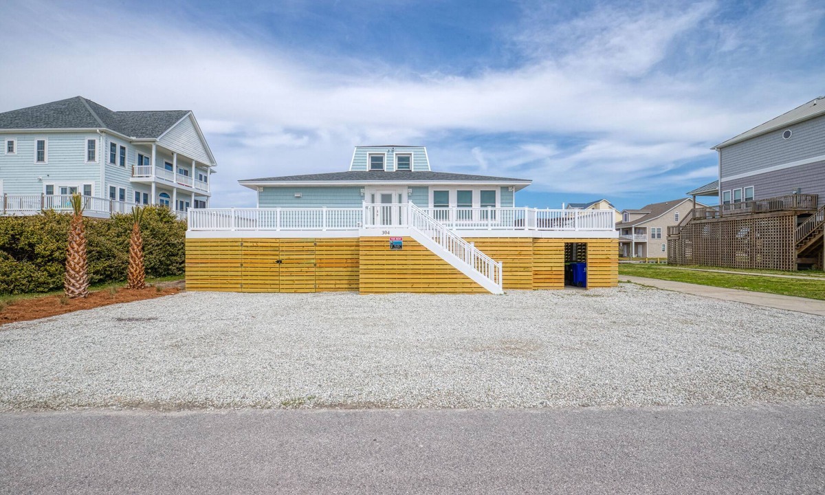 Sneads Ferry Cottage | Private dock, ramp, hot tub. Steps to beach access! Pet friendly.