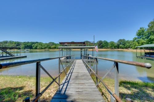Townville House | Private Dock & Game Room! Lake Hartwell Retreat