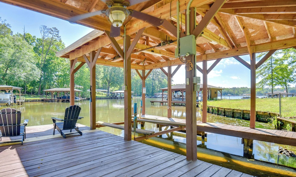Milledgeville Cottage | Private Dock: Pet-friendly Home on Lake Sinclair