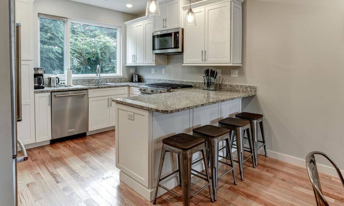 Asheville Apartment | Private Elevator in Hot South Slope