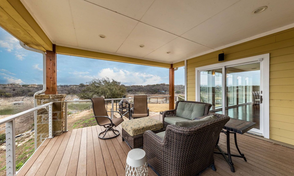 Spicewood House | Private Escape Theater, Water, Patio, Game Room!