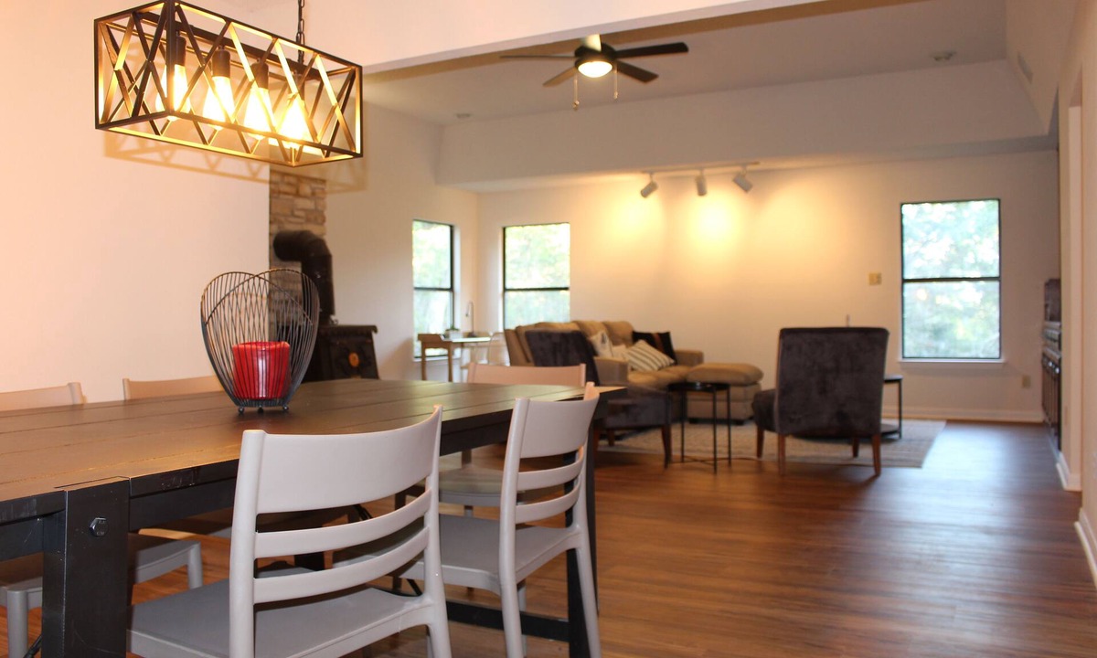Driftwood House | Private getaway near wedding venues, breweries, wineries, and a dance hall.