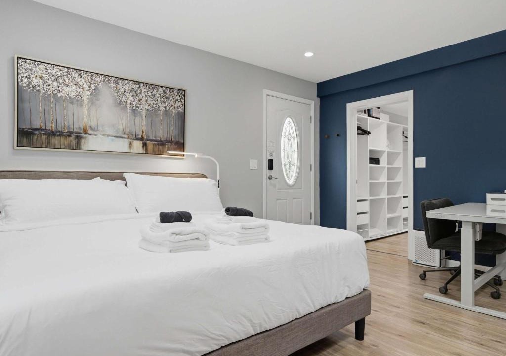 Newington Apartment | Private King Suite - Springfield METRO
